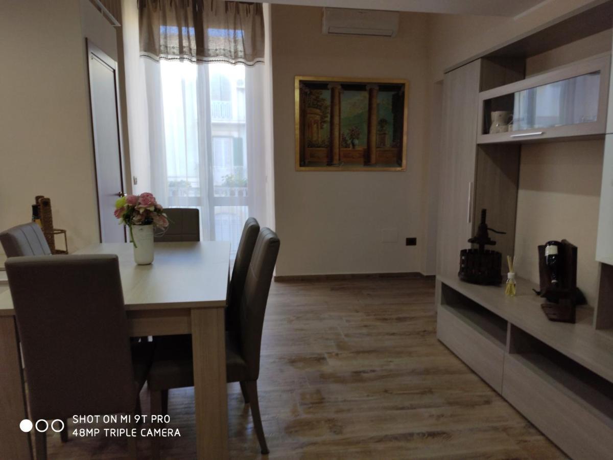 Apartamento La Casa Delle Sorprese Trani Exterior foto